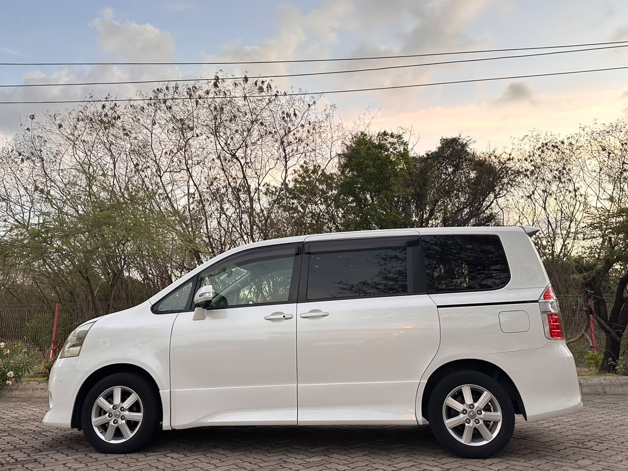 TOYOTA NOAH CHASSIS thumbnail 7